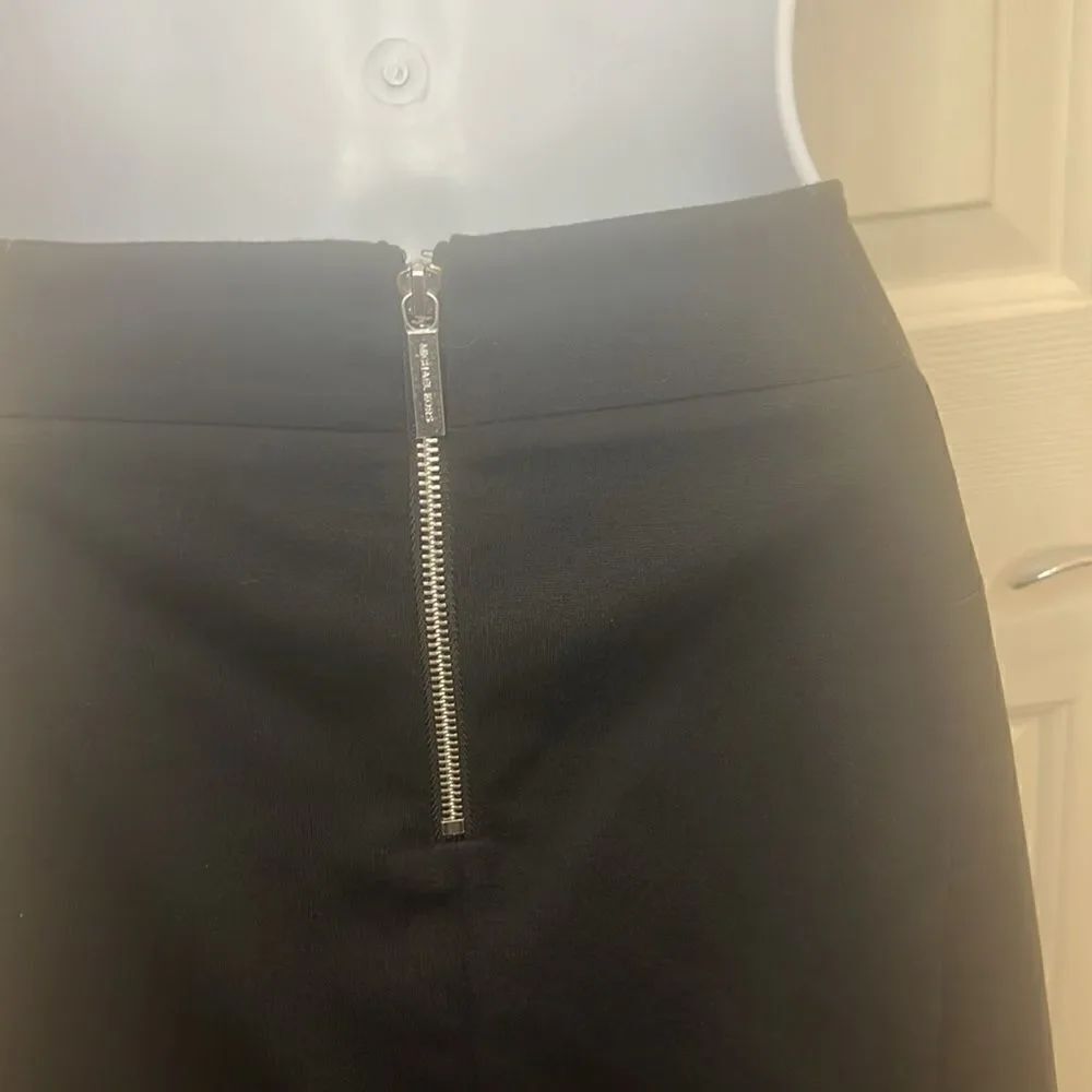 Michael Kors Skirt Size 10 Black Basics Leather Slimming Midi Silver Hardware - Picture 7 of 13